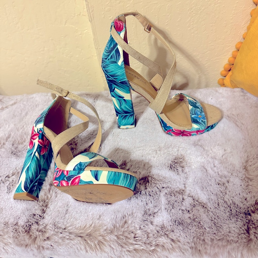 Shoedazzle tropical print Natalia strappy pump heels - 6.5